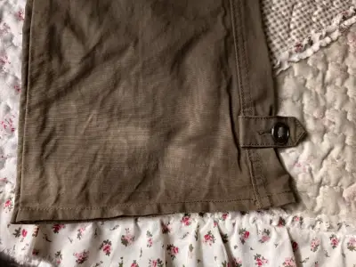 Pantalón cargo verde militar para mujer - miniatura 3