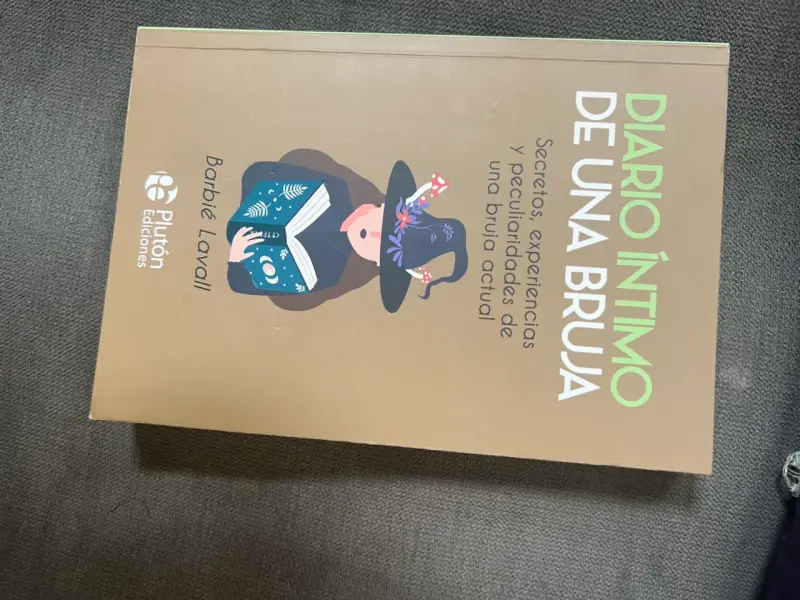 Diario Íntimo De Una Bruja de Barbie Lavall - 1
