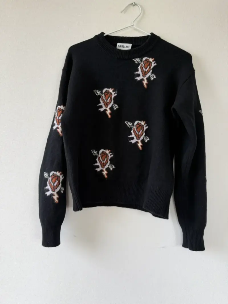 Suéter negro con diseño bordado Singolare - 1