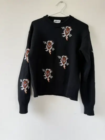 Suéter negro con diseño bordado Singolare - miniatura 1
