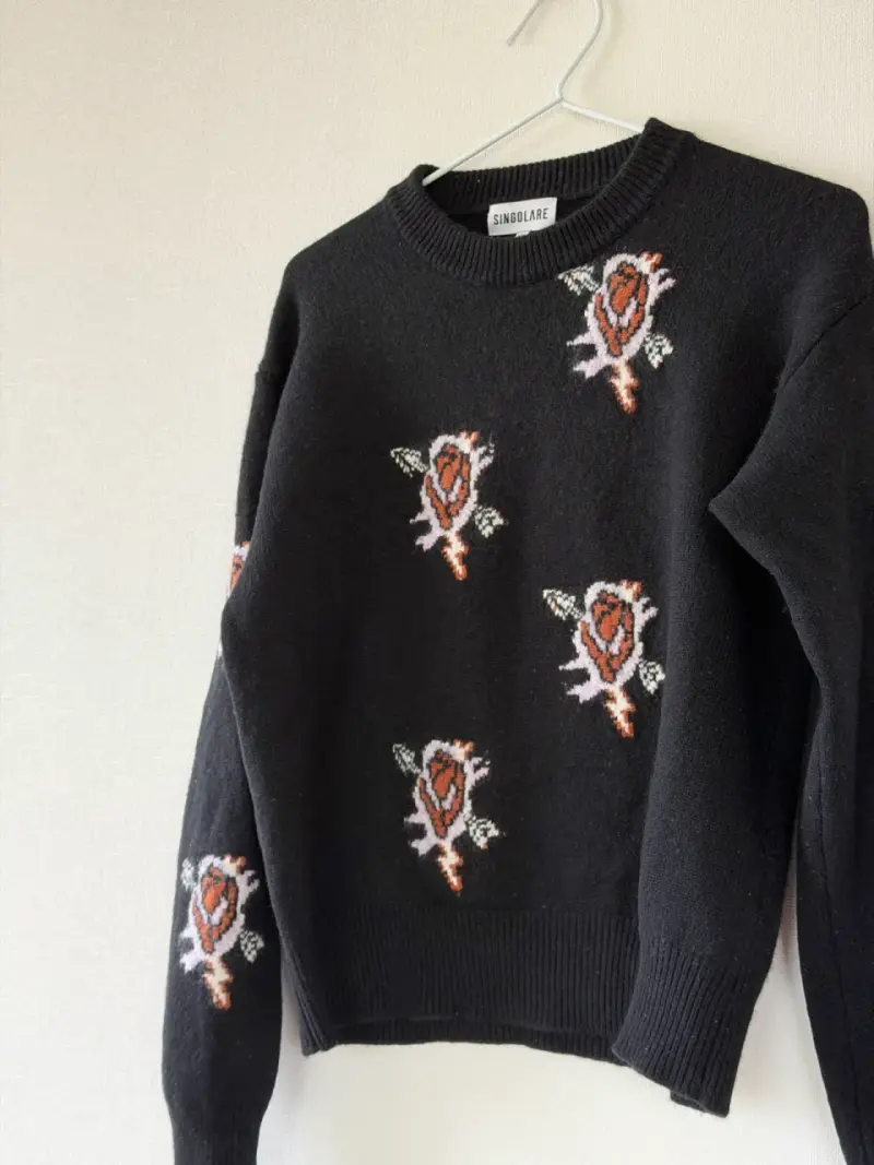 Suéter negro con diseño bordado Singolare - 2