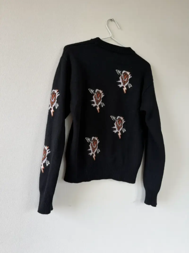 Suéter negro con diseño bordado Singolare - 4