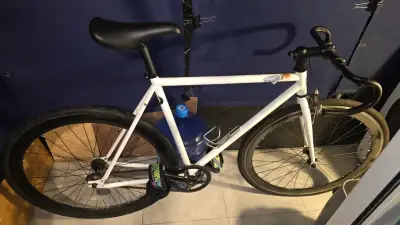 Bicicleta fixie blanca e impecable P3 Cycles - miniatura 1