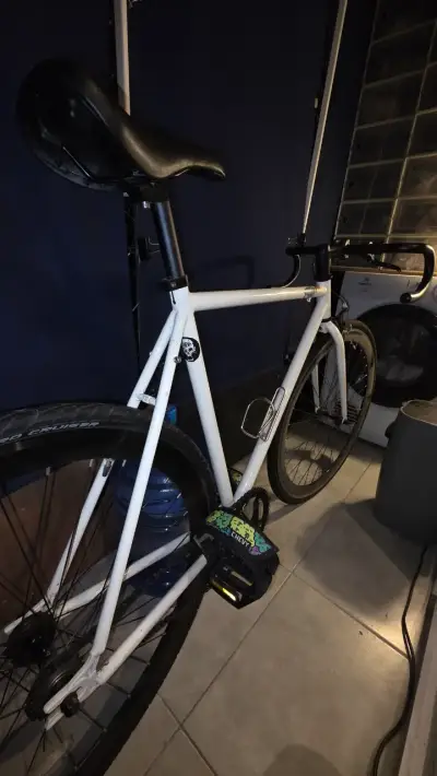 Bicicleta fixie blanca e impecable P3 Cycles - miniatura 3
