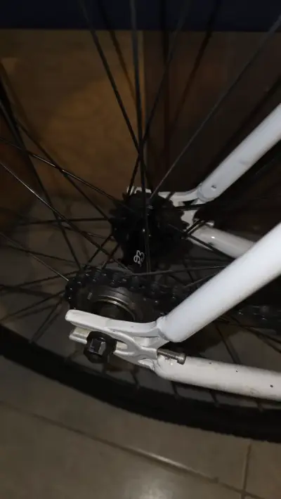 Bicicleta fixie blanca e impecable P3 Cycles - miniatura 6