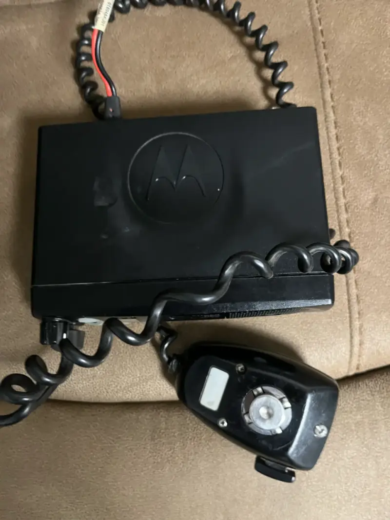 Radio móvil Motorola EM200 VHF con micrófono - 6
