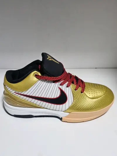 Zapatillas doradas Nike Kobe Protro 4 Gold Medal - miniatura 2