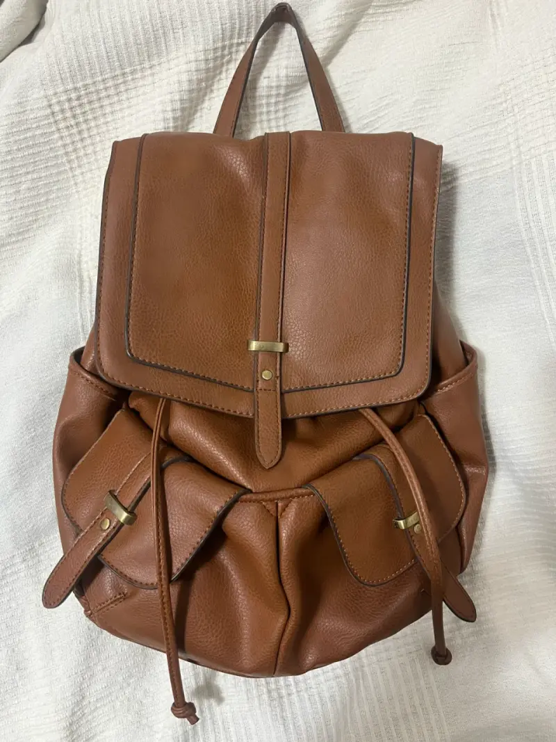 Mochila de cuero marrón con bolsillos - 1