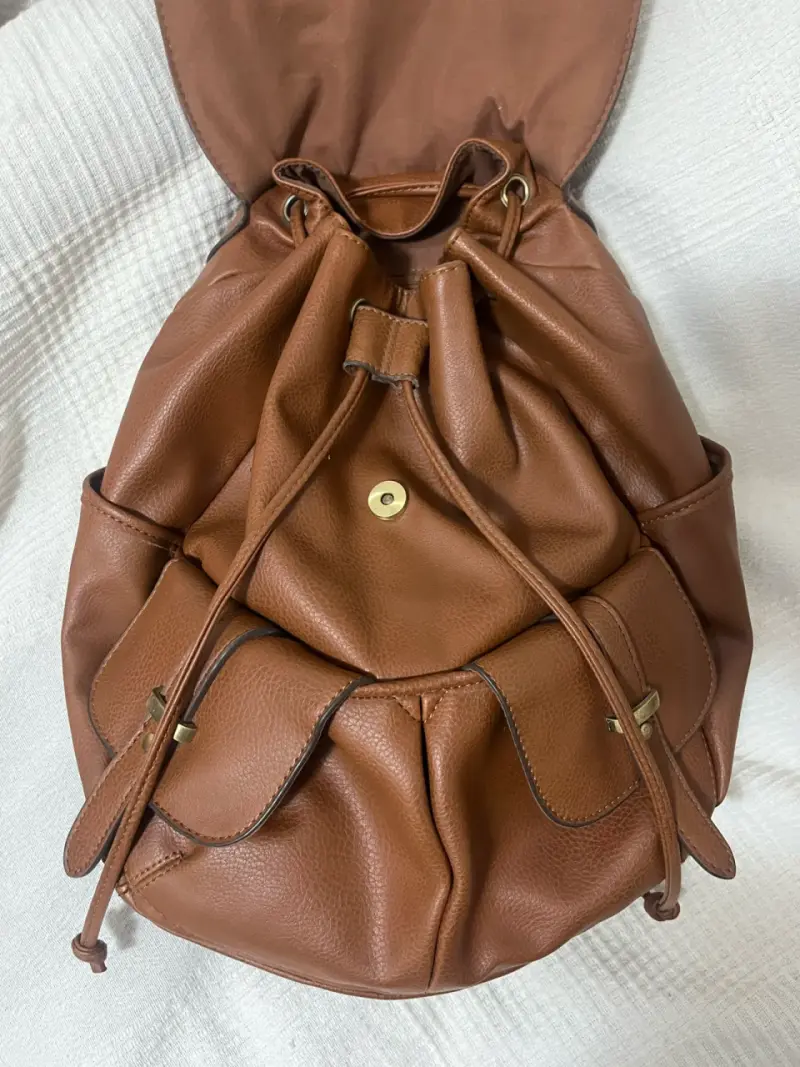 Mochila de cuero marrón con bolsillos - 2