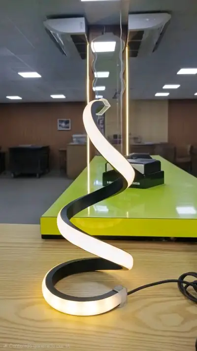 Lámpara de mesa LED en espiral con luz suave - miniatura 3