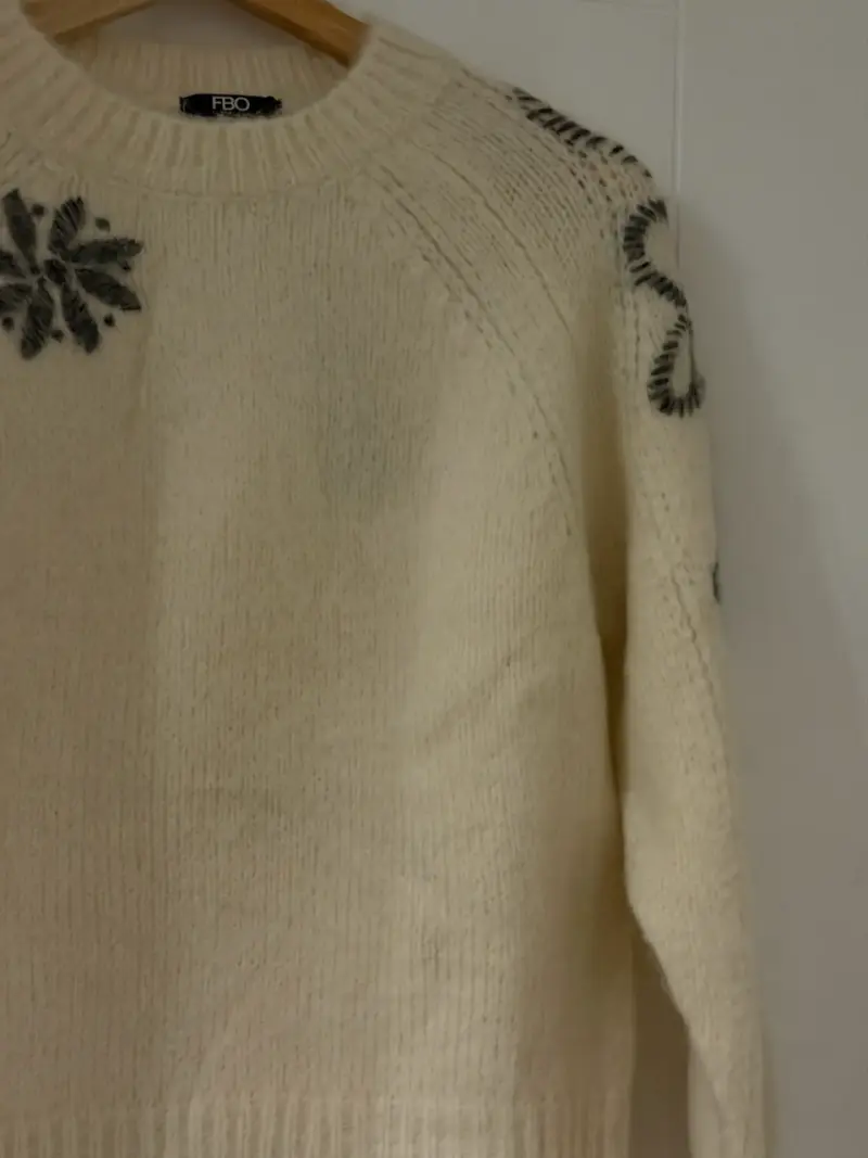 Suéter beige con diseño floral - 3