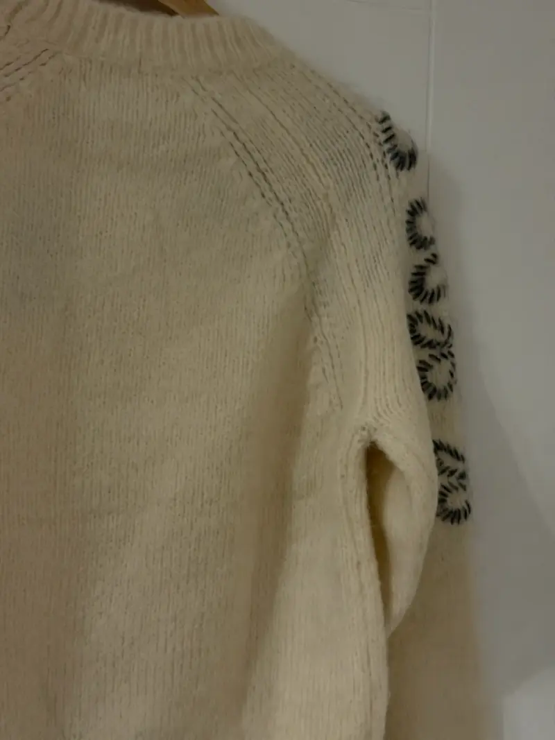 Suéter beige con diseño floral - 6