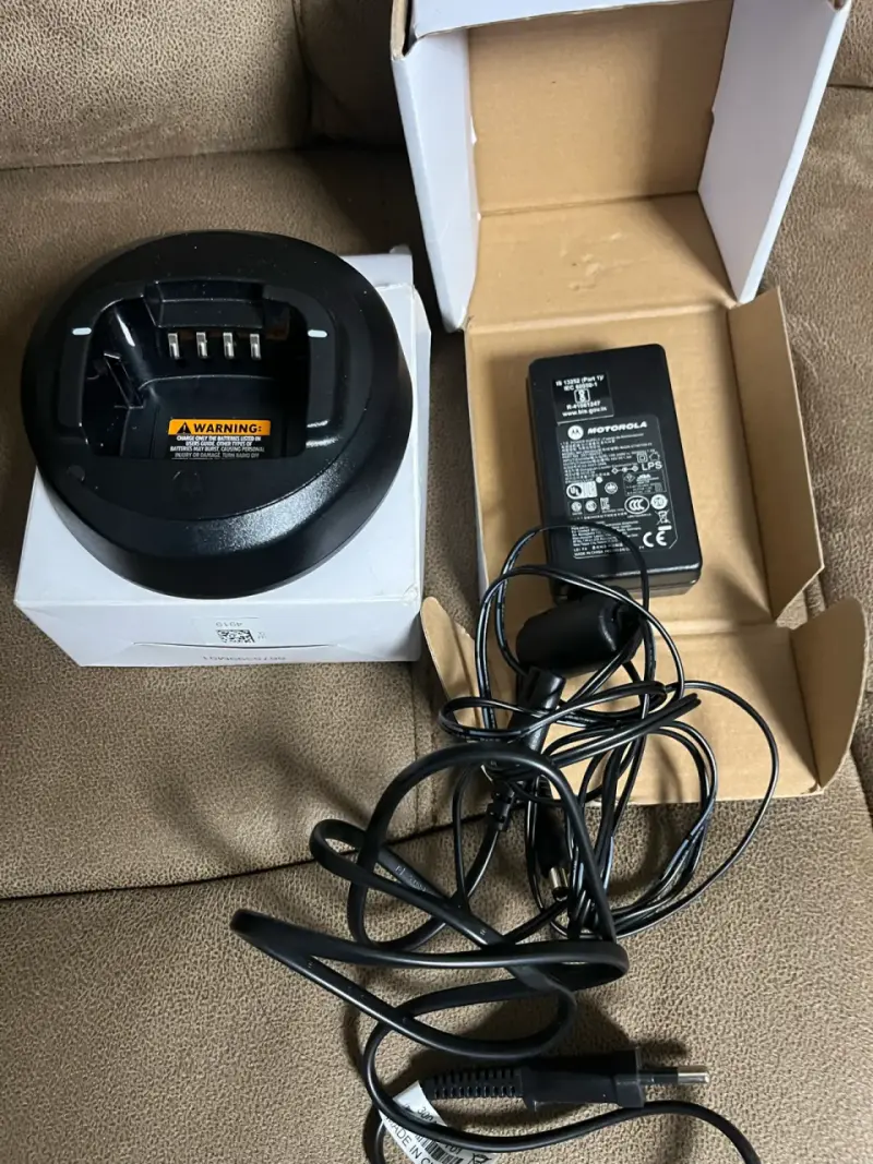 Cargador de Batería Motorola con Base - 1
