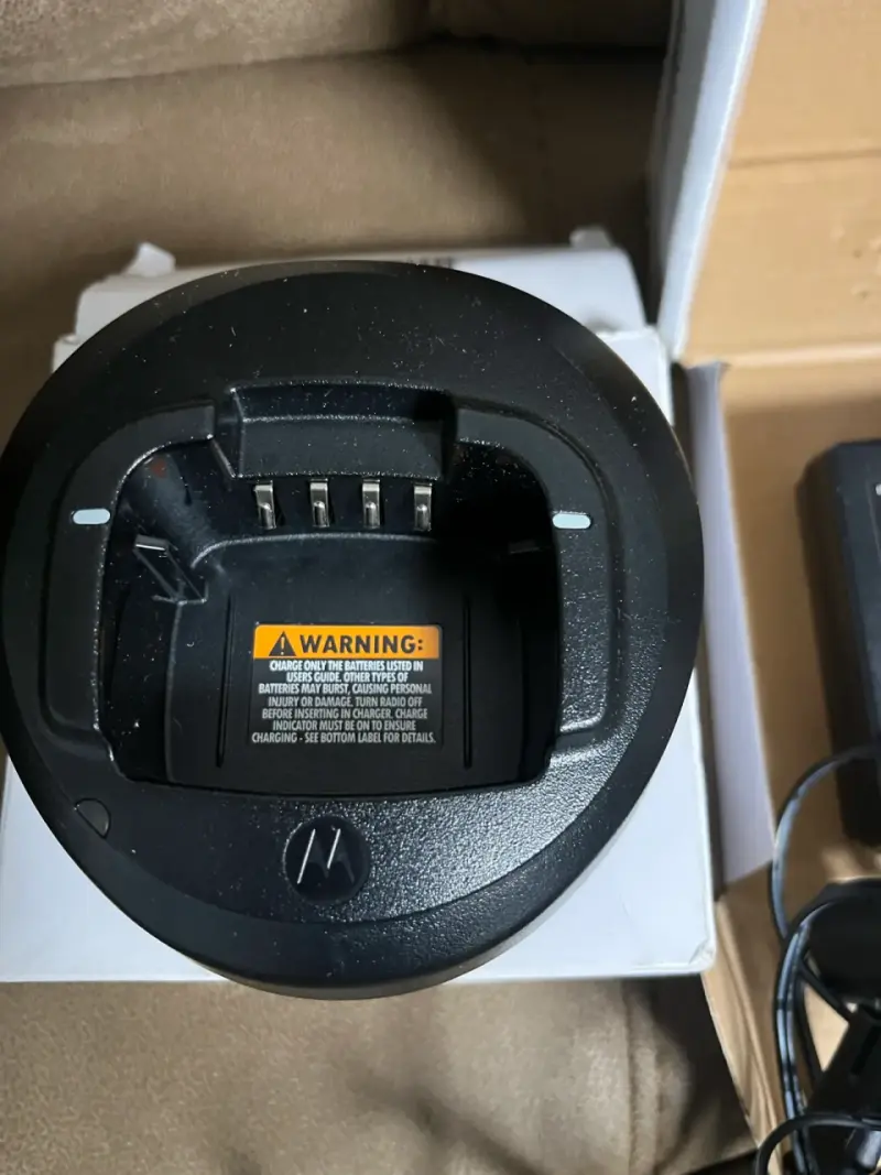 Cargador de Batería Motorola con Base - 2