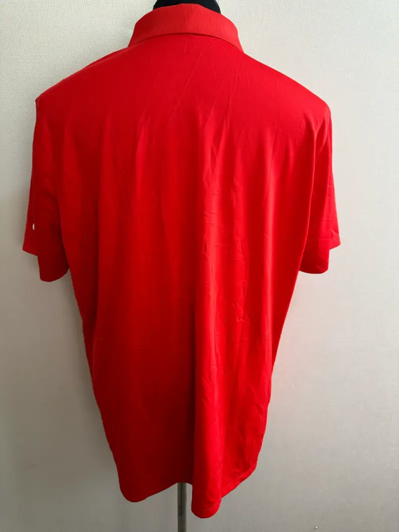 Polera polo roja de Golf con logo de Mickey Mouse - 2
