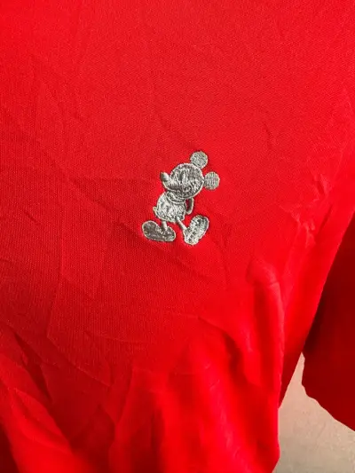 Polera polo roja de Golf con logo de Mickey Mouse - miniatura 3