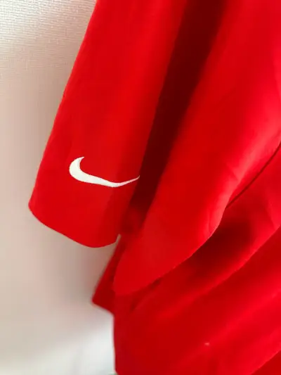 Polera polo roja de Golf con logo de Mickey Mouse - miniatura 4