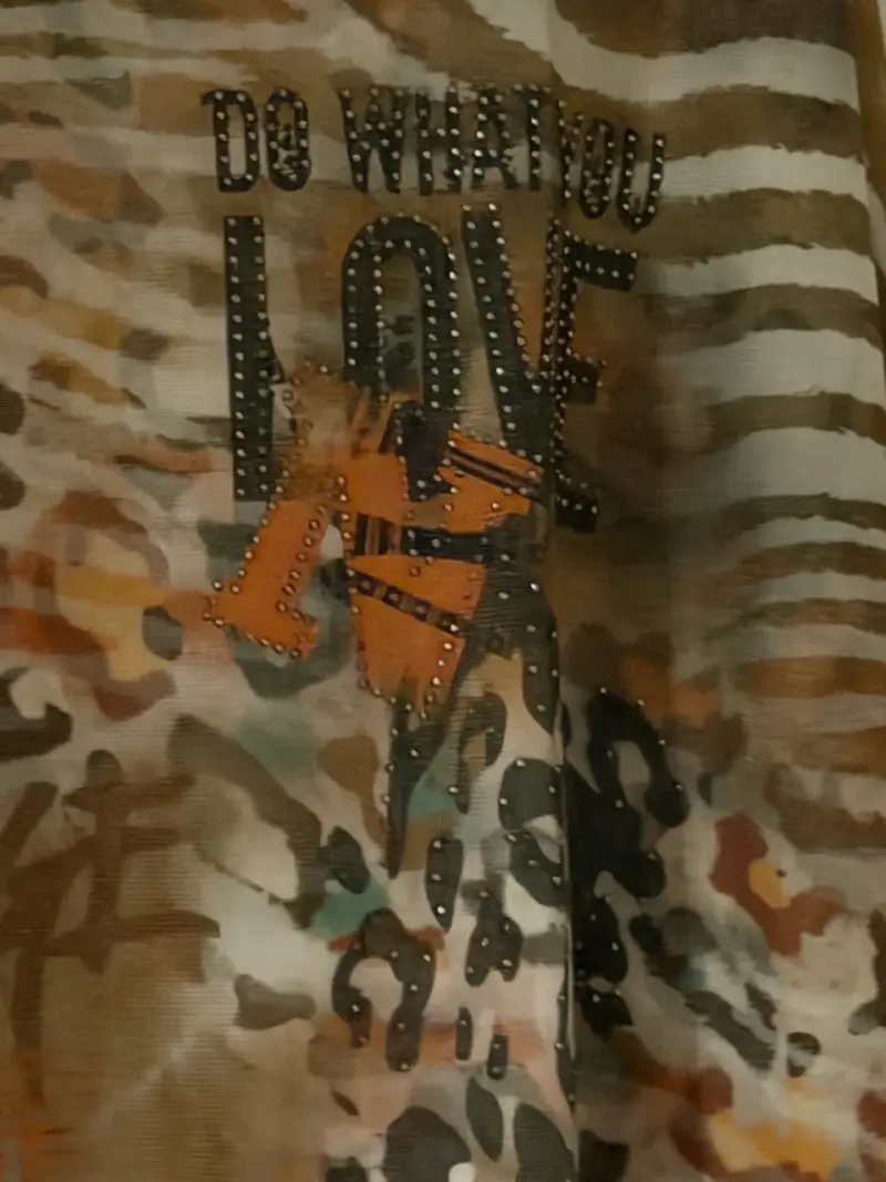 Tunica estampada animal print con texto - 3
