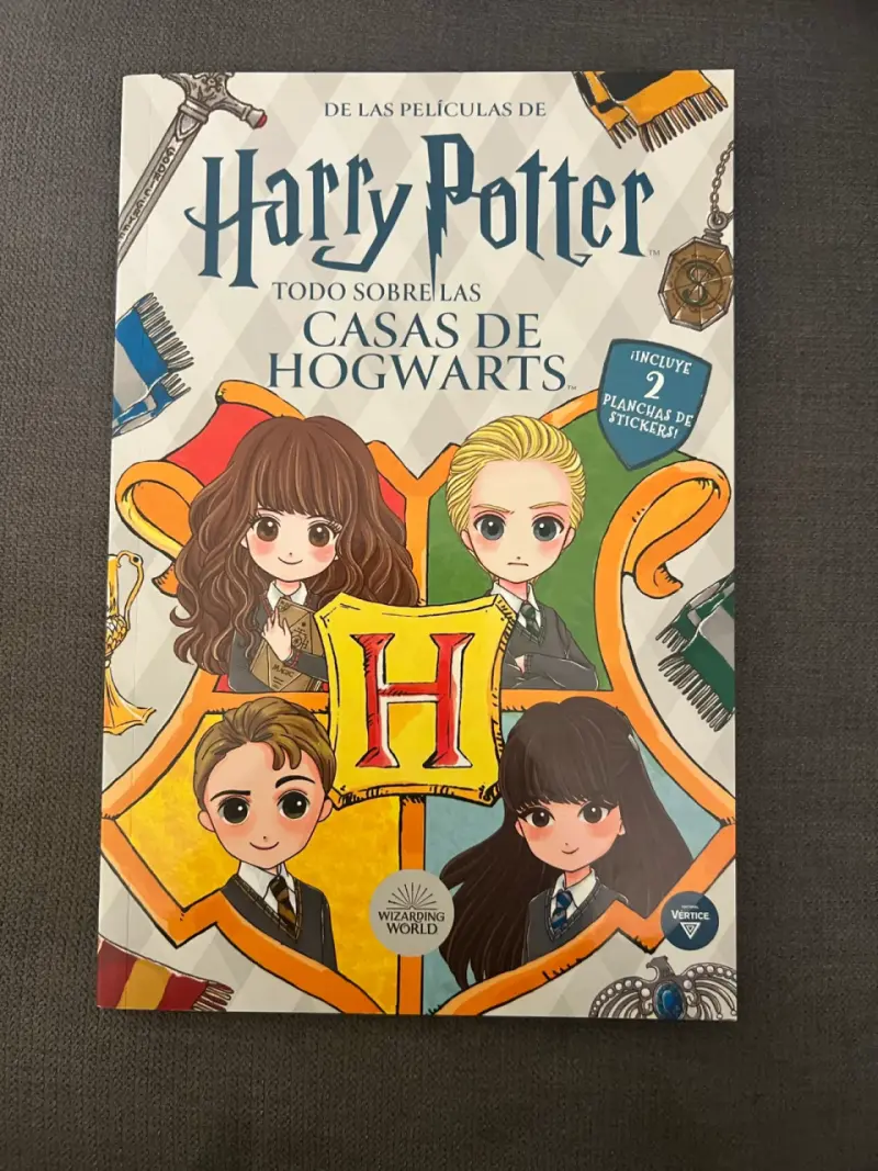 Libro Harry Potter Casas de Hogwarts con Stickers - 1