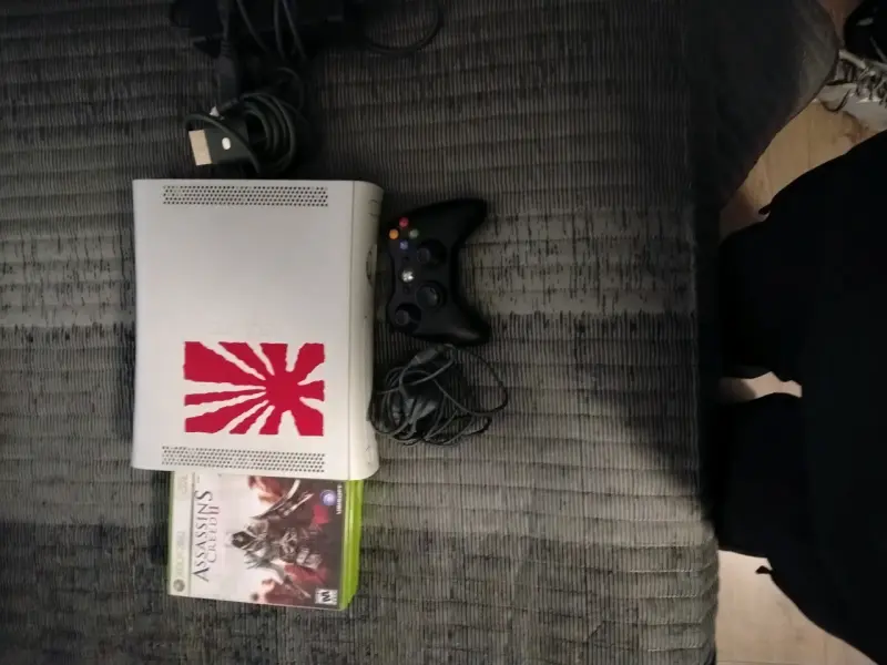Consola Xbox 360 con juegos y control - 1