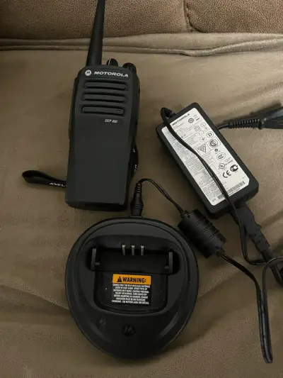 Radio Motorola DEP 450 UHF  con cargador - miniatura 2
