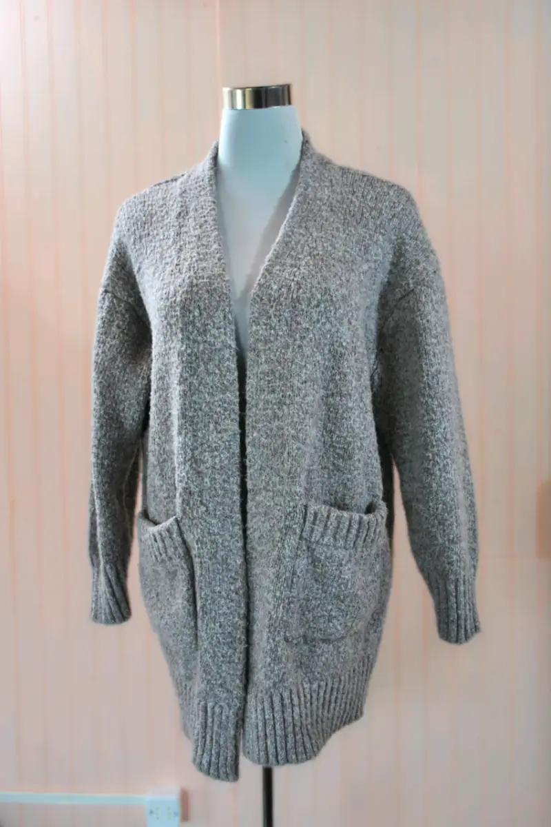 Cárdigan Largo de Mujer Gris con Bolsillos