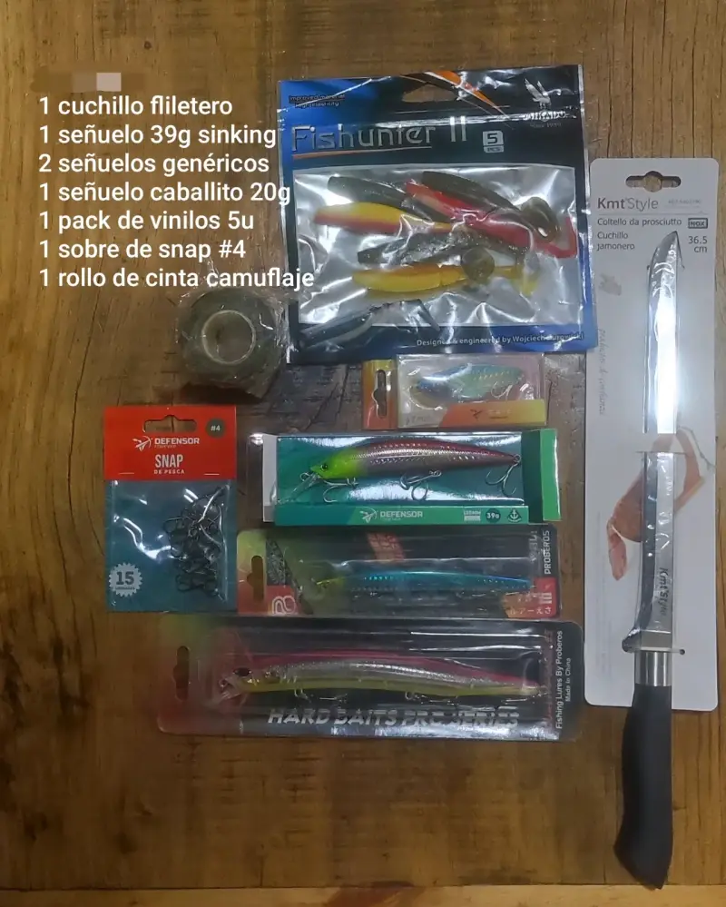 Kit de pesca con cuchillo y señuelos variados