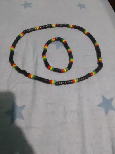Gorra negra con diseño One Love - miniatura 4