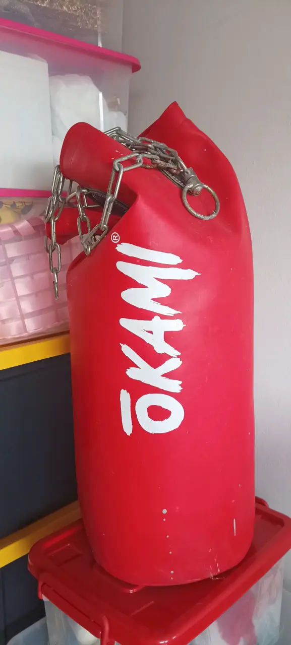 Guantes y saco de boxeo Okami para entrenamiento - 2