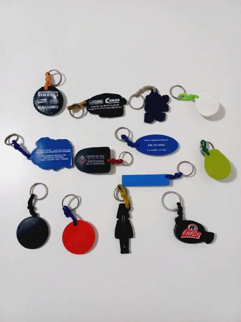 Lote de 14 llaveros promocionales - 2