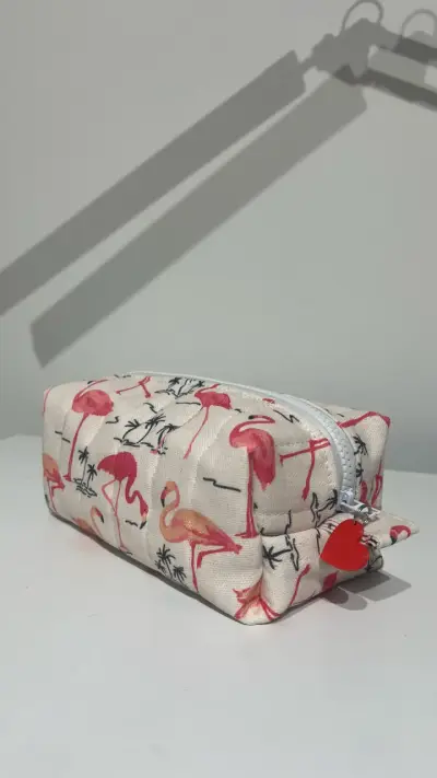 Cosmetiquero de tela con diseño de flamencos - miniatura 2