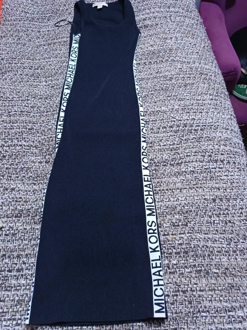 Vestido negro Michael Kors con detalles laterales - 1