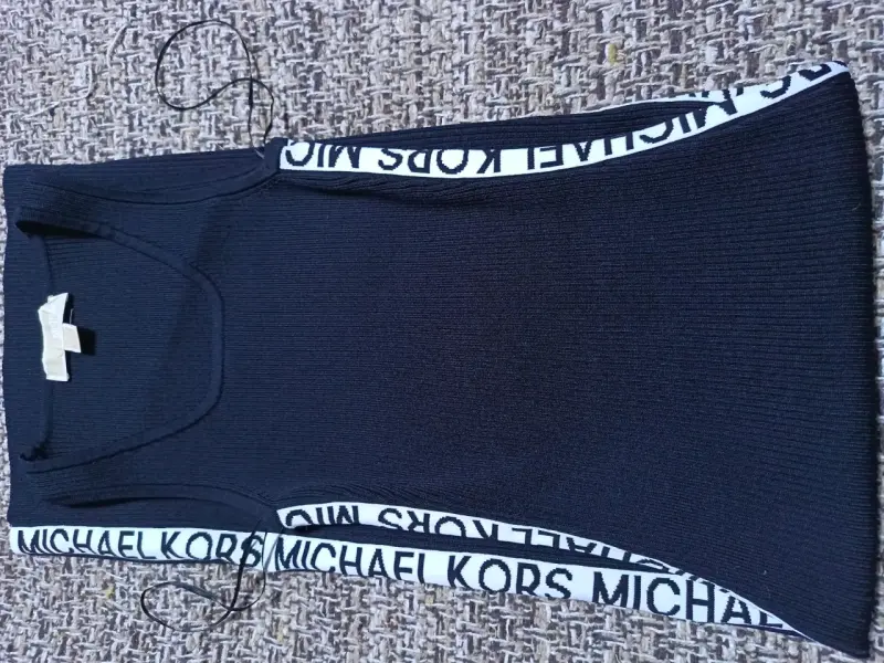 Vestido negro Michael Kors con detalles laterales - 2