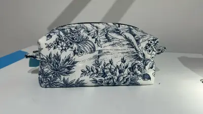 Neceser de tela con diseño floral azul - miniatura 2