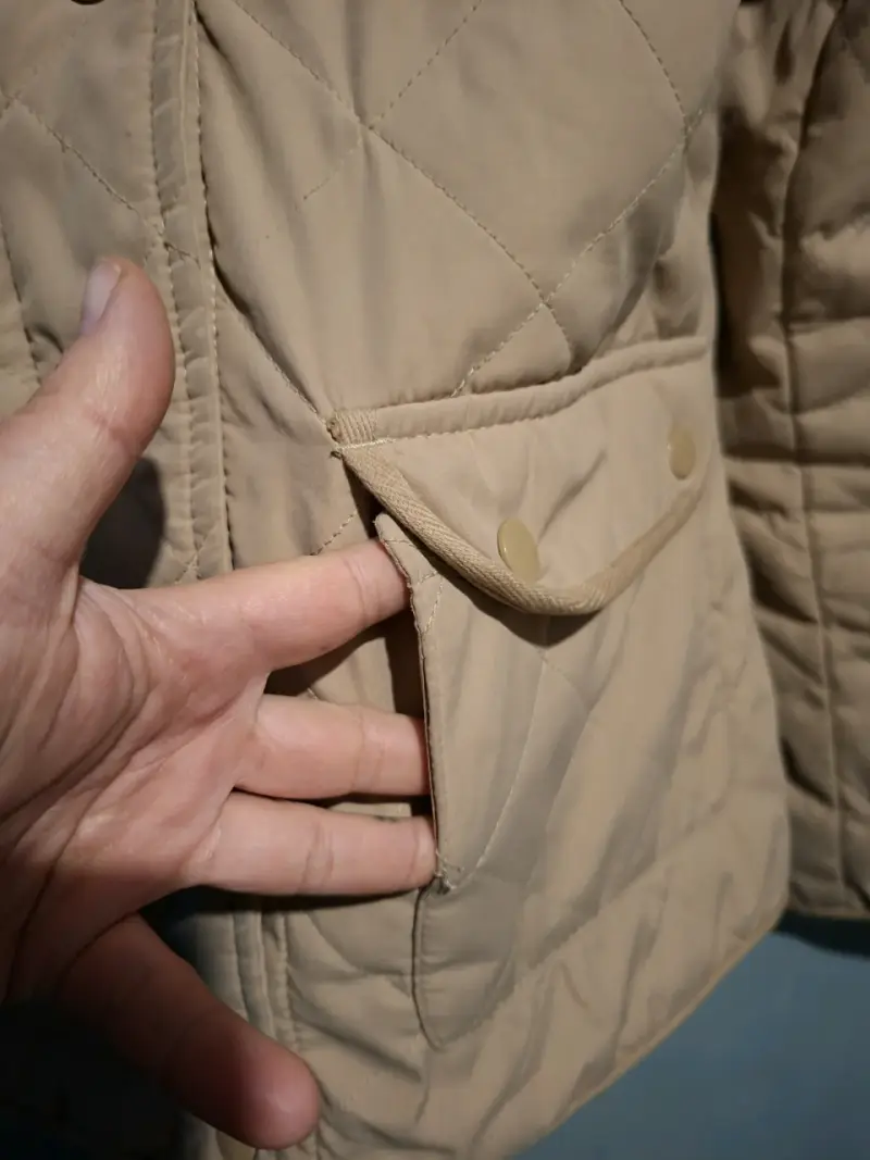 Chaqueta acolchada beige con capucha - 3