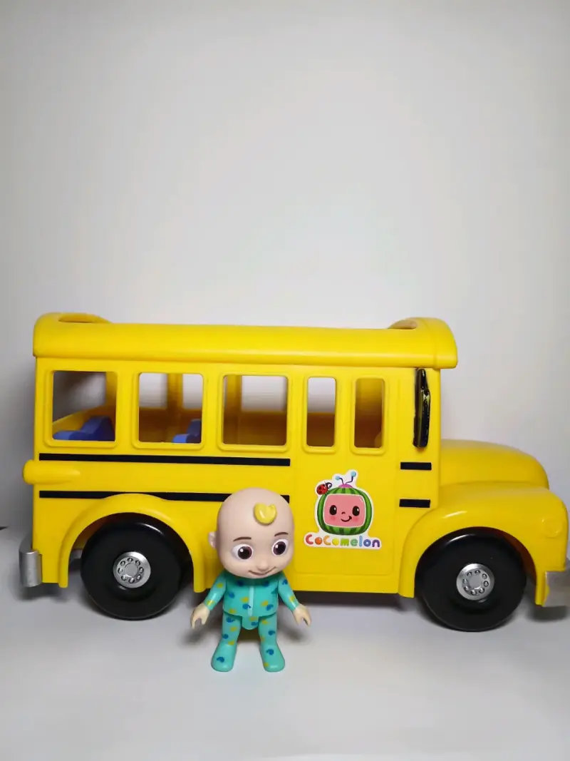 Autobús escolar de juguete Cocomelon con figura - 2