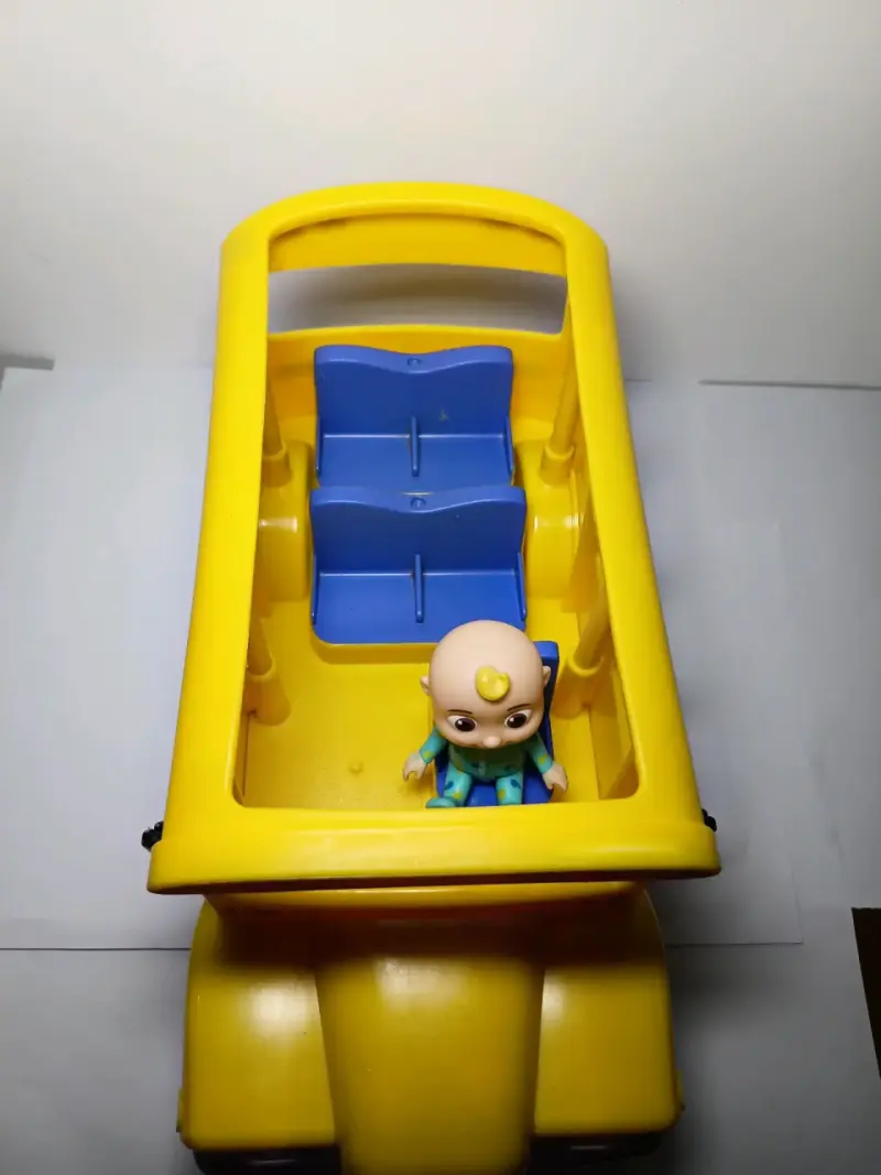 Autobús escolar de juguete Cocomelon con figura - 3