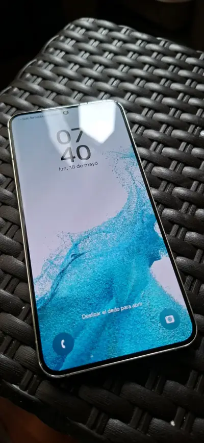 Smartphone Samsung Galaxy S22 en excelente estado - miniatura 1