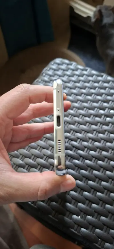 Smartphone Samsung Galaxy S22 en excelente estado - miniatura 4