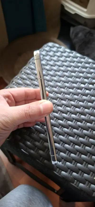 Smartphone Samsung Galaxy S22 en excelente estado - miniatura 6