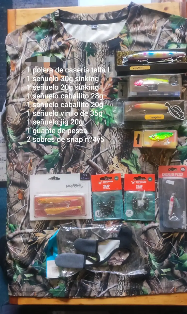 Kit de pesca con polera de caza y señuelos