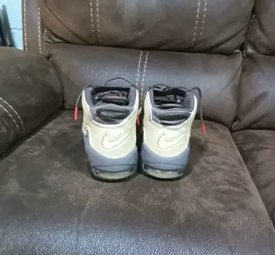 Zapatillas deportivas Nike Air negras y beige - miniatura 2