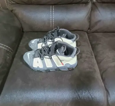 Zapatillas deportivas Nike Air negras y beige - miniatura 3