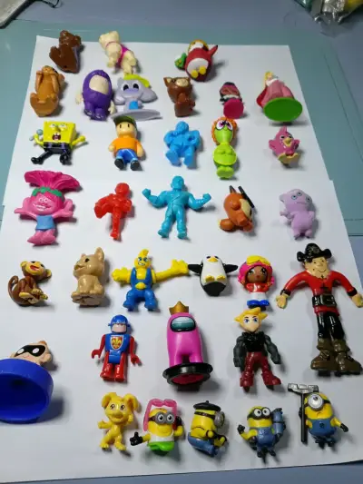 Lote de figuras de juguete varios - miniatura 1