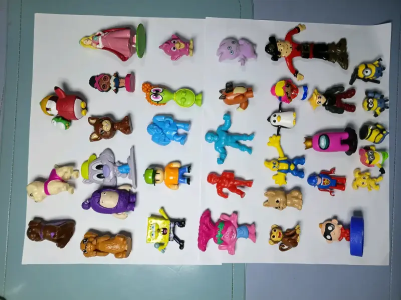 Lote de figuras de juguete varios - 2