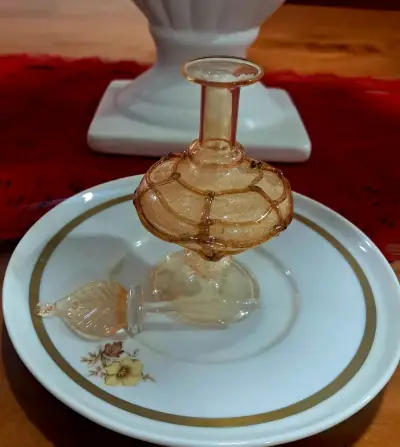 Decorativa botella de vidrio soplado ámbar - miniatura 1