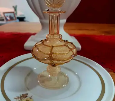 Decorativa botella de vidrio soplado ámbar - miniatura 2
