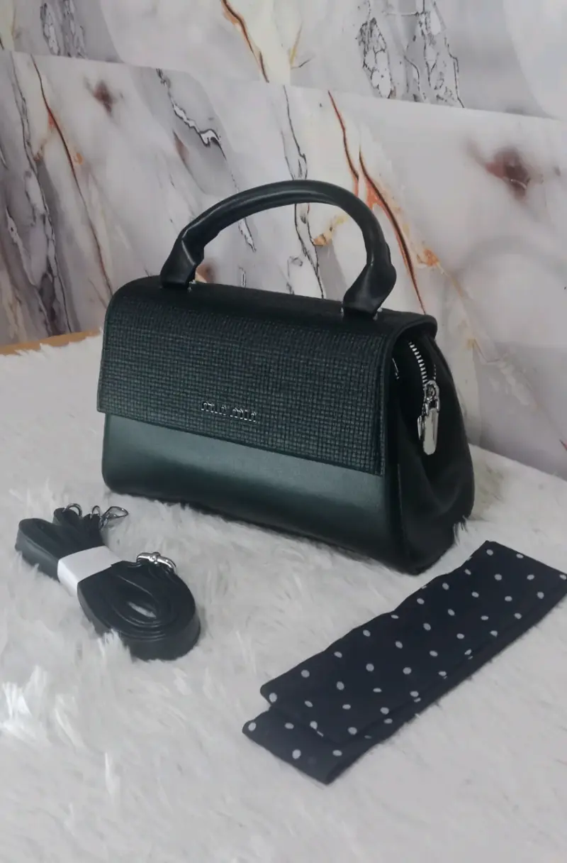 Cartera de mano elegante con correa ajustable - 3