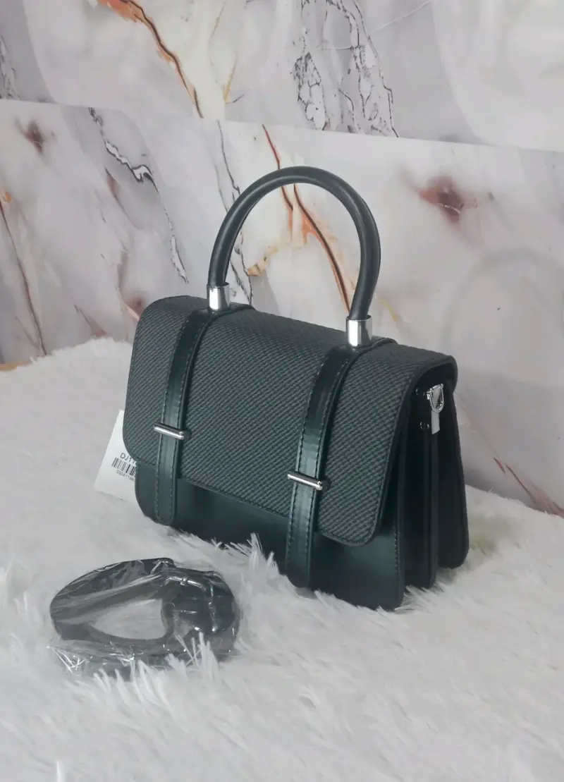 Cartera de mano elegante con correa ajustable - 6