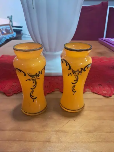 Jarrones decorativos de vidrio naranja con diseño floral - miniatura 1